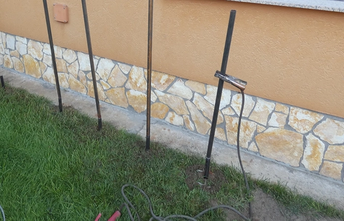 Süllyed a ház sarka